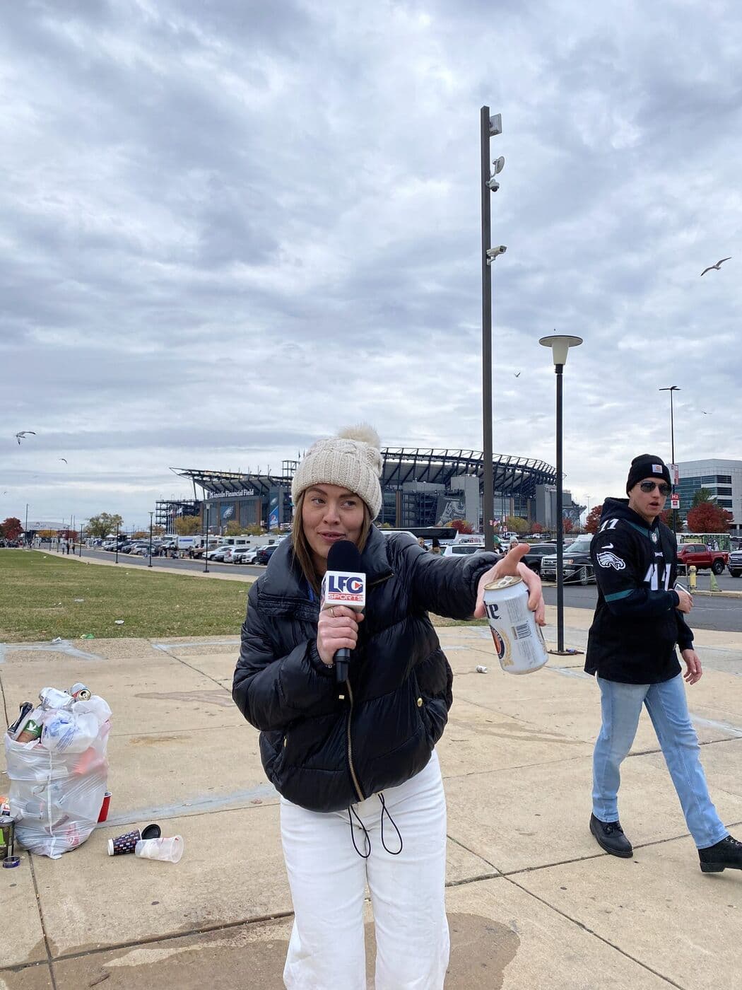 lfg on the mic outside the linc