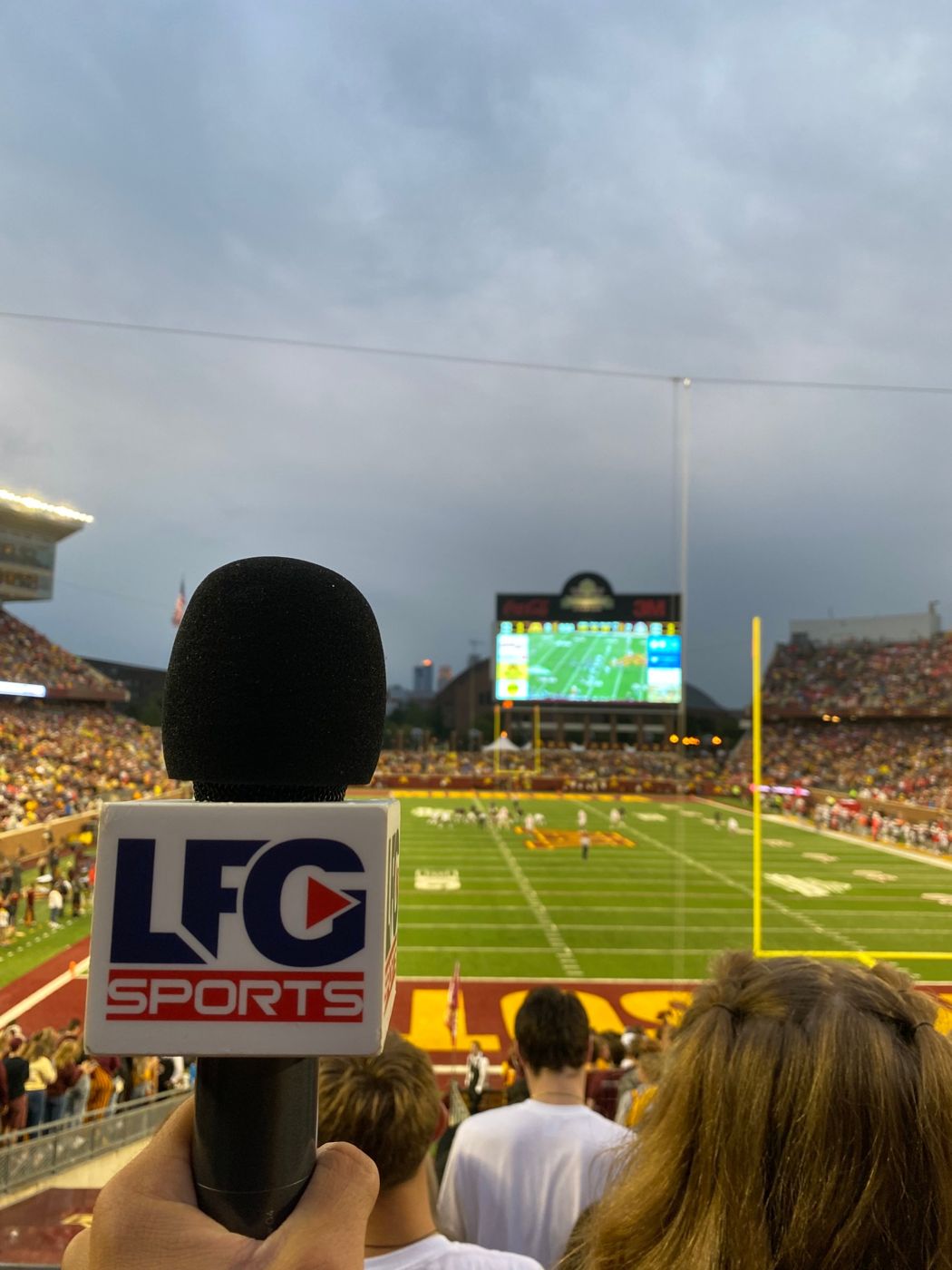gophers students screaming into the lfg mic in the rain